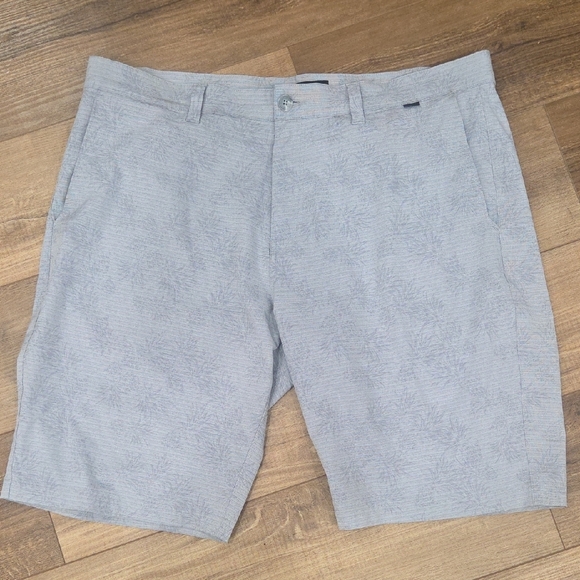 Travis Mathew Men's Flat Front Shorts in Charcoal and Light Gray - Picture 9 of 16